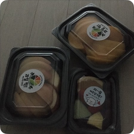 이** 고객이 배민 후기에 올린 컷팅 계절 과일 사진